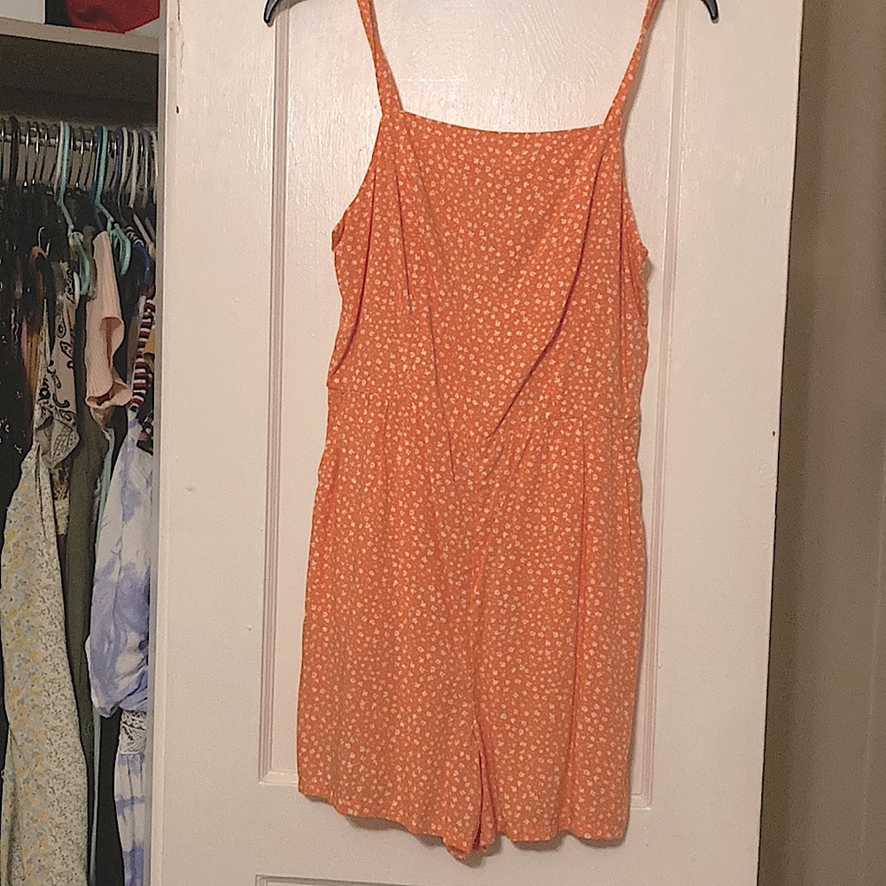 Small old navy floral form fitting coal/orange short romper for summer